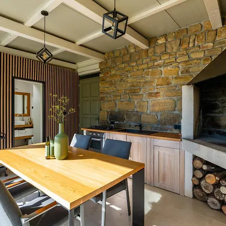 别墅 Casa Mille Olivi - Peaceful View House, Private 50m2 Pool, Near Motovun 布泽特